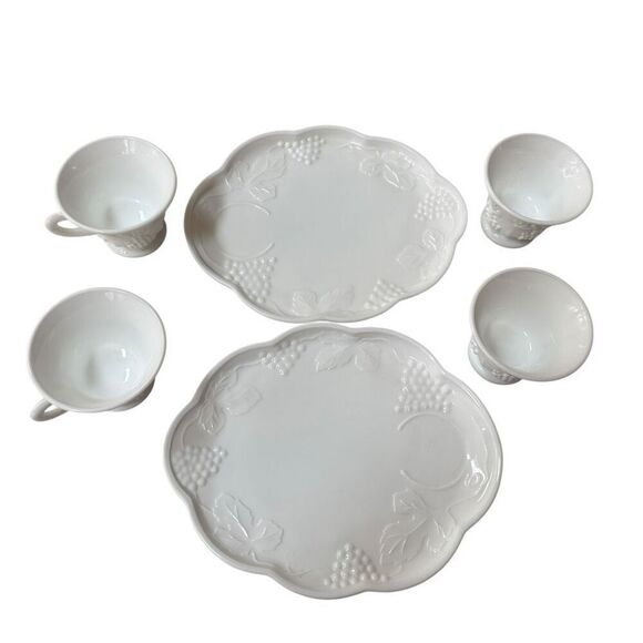 Indiana Colony Milk Glass Harvest Grapes Design Set of 4 Teacups and 2 Plates - Picture 5 of 12
